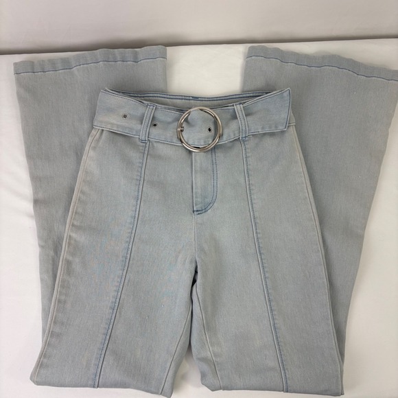 A Calin By Flying Tomato Light Wash Denim Belted Flare Jeans Size S (26x30.5) - Picture 4 of 12